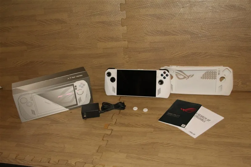 asus rog ally handheld gaming console. Asus ROG Ally handheld gaming console - White with its original packaging, silicon case and joycon grips.